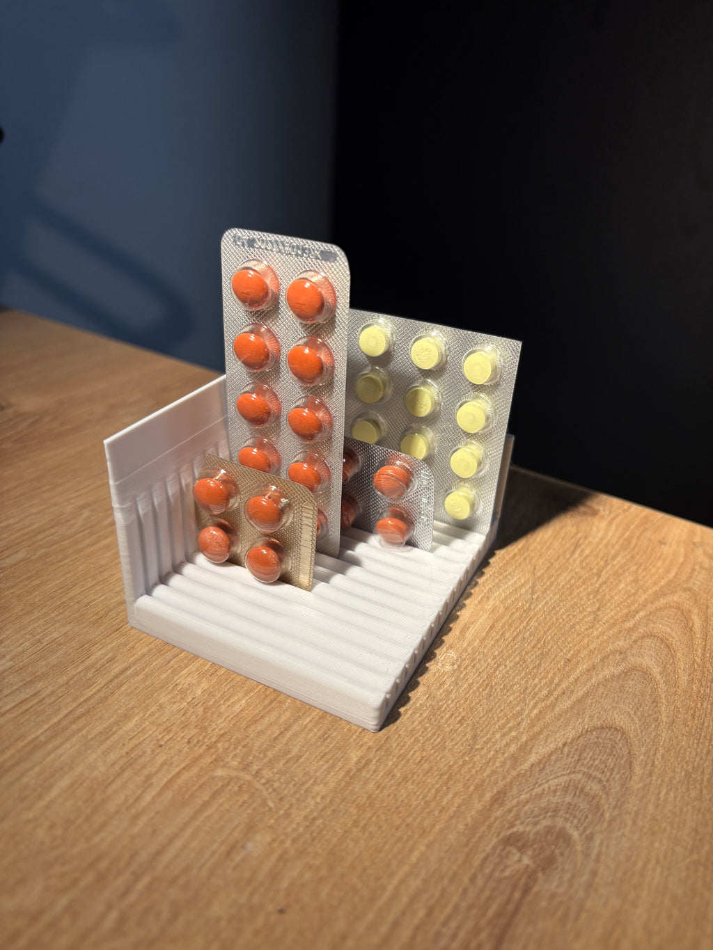 Asztali gyógyszertartó / tabletta rendszerező - 3D nyomtatott