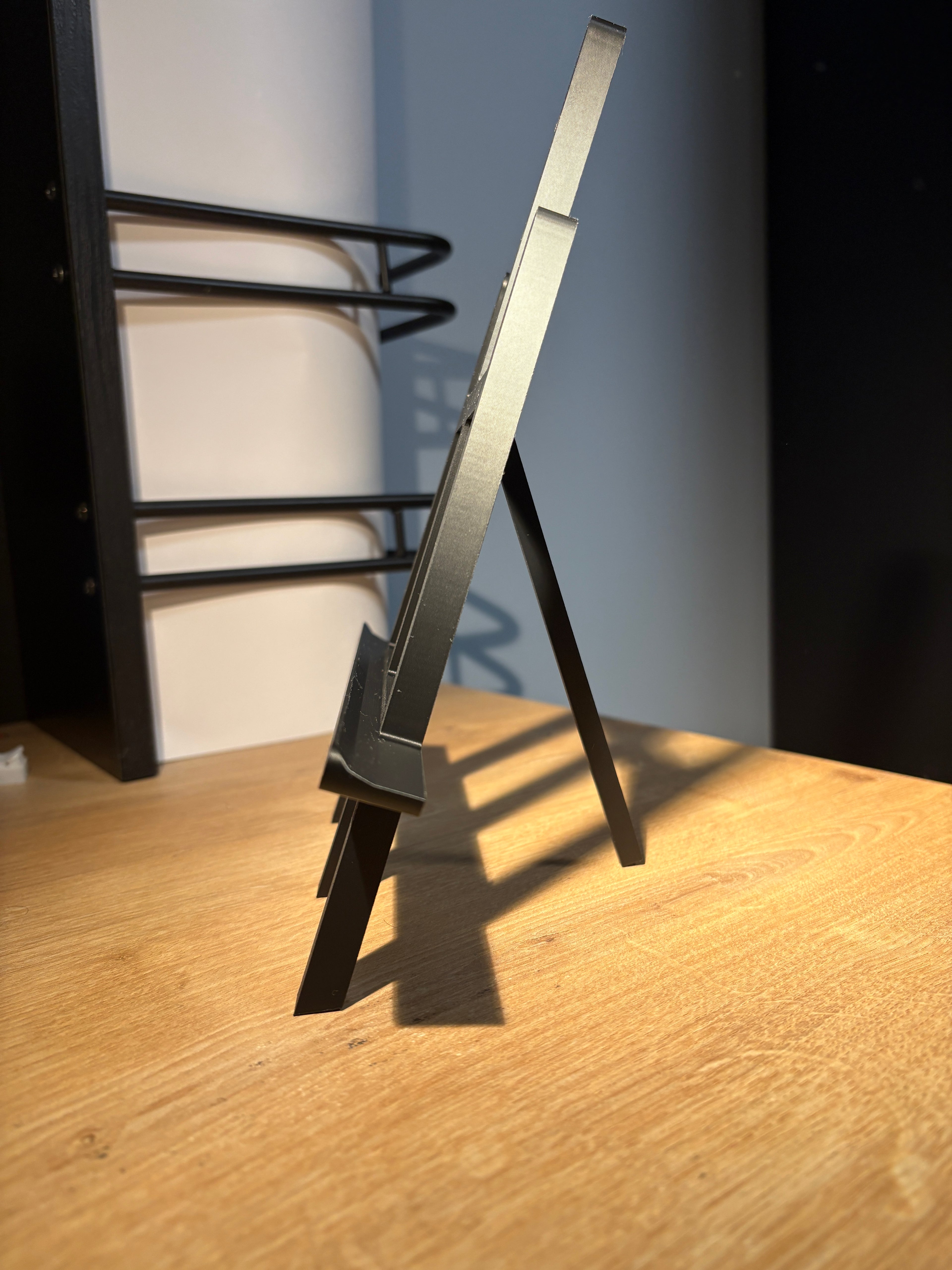 Foldable picture stand -
 for drawing, photo, poster